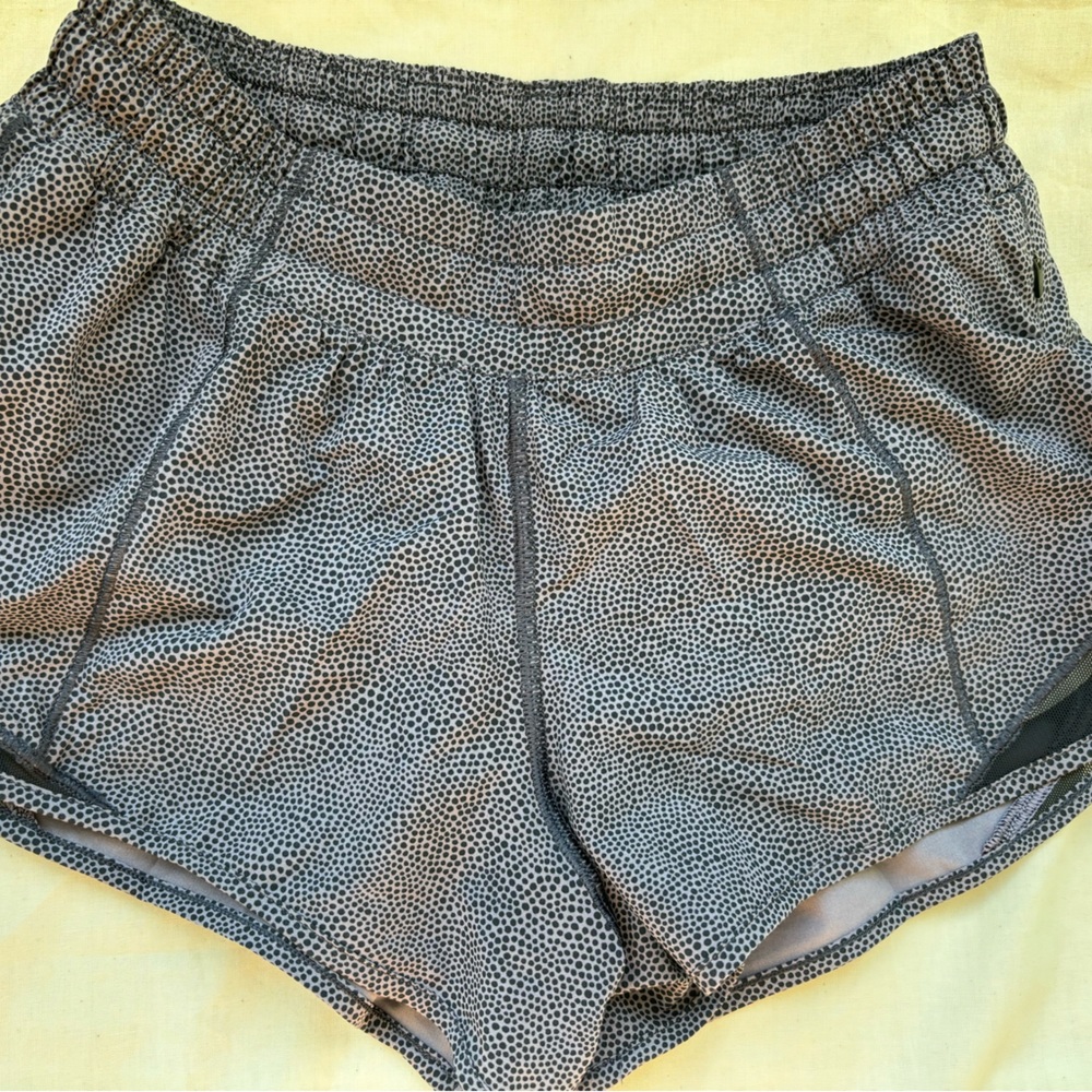 Lululemon Hotty Hot Shorts 2 1/2 inch inseam